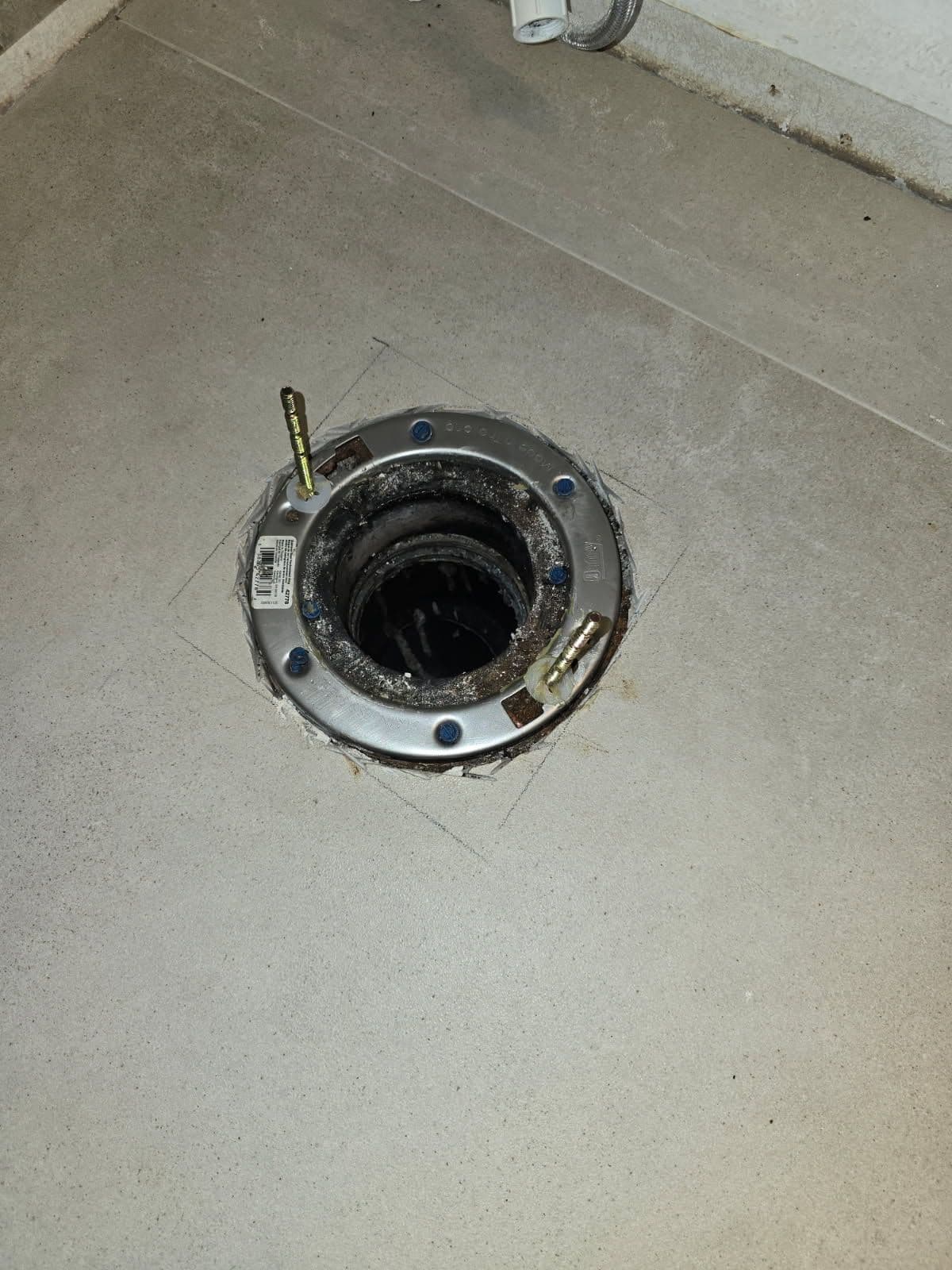Gallery photos for Fixing Toilet Flange Issues with Precision: Image #1