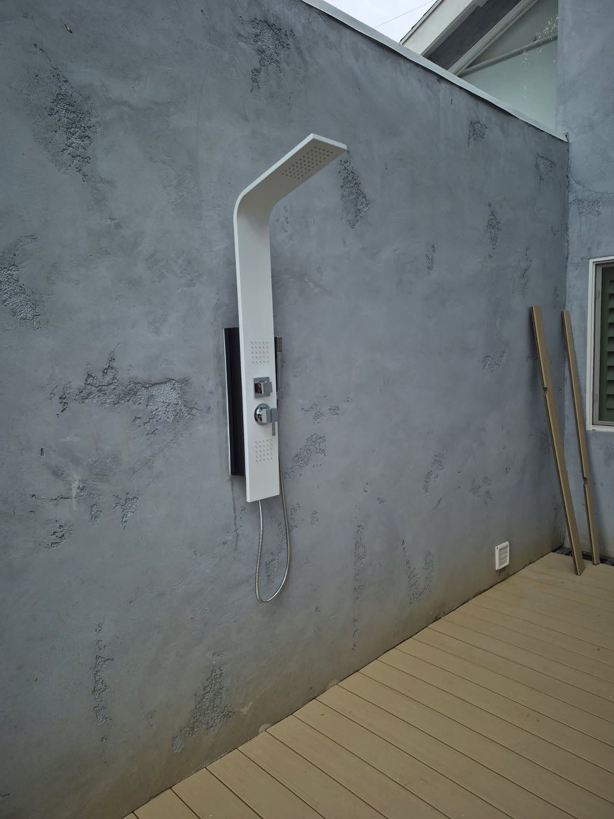 West Coast Drains Beachside Outdoor Shower image